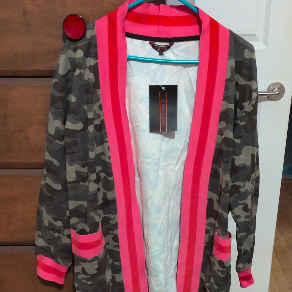 Camouflage Cardigan with Vibrant Pink Accents